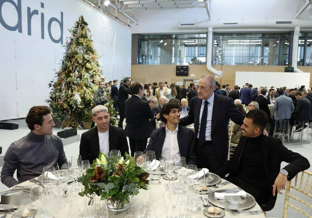 包含清晨罗马调整名单以备国王杯；内部沟通环节打磨；震撼外界；更衣室氛围转暖的词条-体育直播